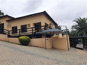 Townhouse For Sale in Oakdene