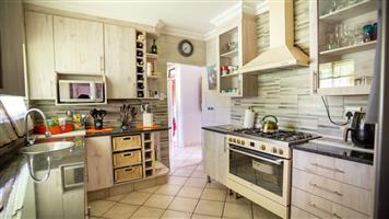 UNIQUE! Stunning 4 bedroom 3 bathroom home proudly positioned on 1867sqm of land. Do not miss out!