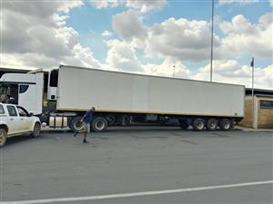 2012 SERCO REFRIGERATED TRI-AXLE TRAILER