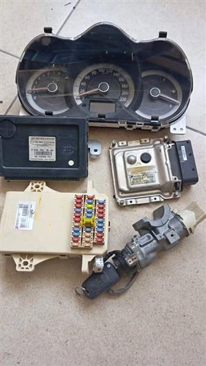 KIA CERATO ECU COMPUTER BOX LOCKSET 39114-2B460 ME17.9.11