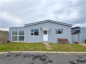House For Sale in Pearly Beach