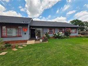 Spacious 4-Bedroom Family Home for Sale in Vaalpark