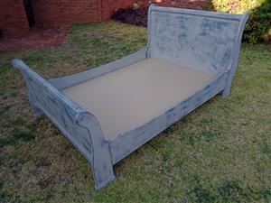 Wood Sleigh Bed - Double bed