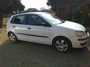 Polo Trendline 1600 2009 Model. Needs a service and leaks power steering oil.
