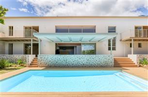 5 Bedroom Luxury Family Home