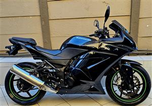 2011 KAWASAKI NINJA 250R (MINT CONDITION)