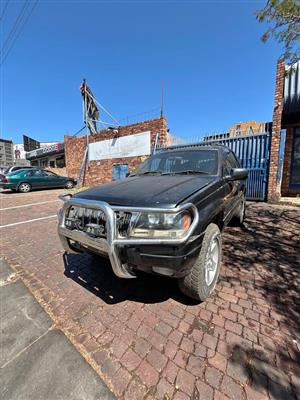 Stripping Jeep Grand Cherokee 4.0 WJ for spares. 
