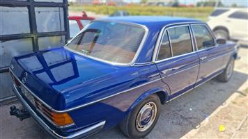 W123 Mercedes  1976