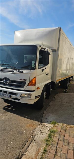 2016 Hino 500 volume body