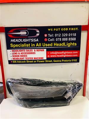 Audi Q7 right side headlight replacement lens 