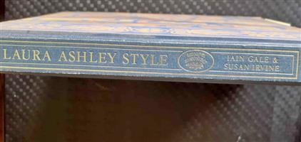 Laura Ashley Style - Iain Gale & Susan Irvine