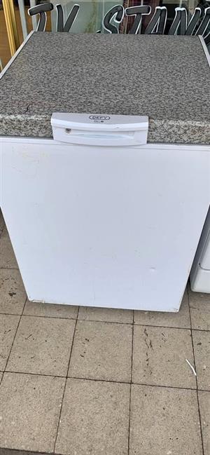 Defy deep freezer R1800 280 Steve Biko road  Gezina  Pretoria 
