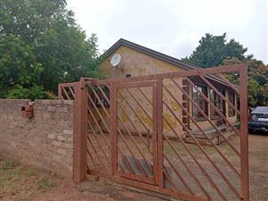 4ROOM IN SOSHANGUVE BLOCK GG FOR SALE