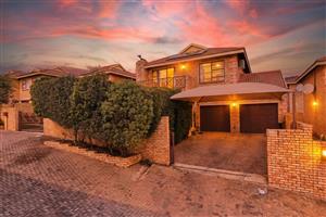 Townhouse For Sale in North Riding