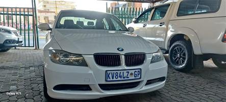 BMW 3seris 320d e90 Automatic Diesel  2007 White. Spear key Leather interior