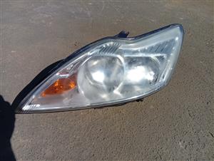 2009 ford focus left and right headlight
