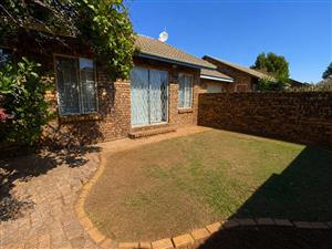 Townhouse Rental Monthly in Highveld