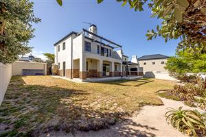 Estate Living at its best – Make this house your home!!