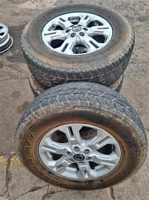 Nissan navara original alloy mags size 17