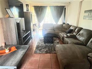 Beautiful Unit On The 2nd Floor In A Quite Area.