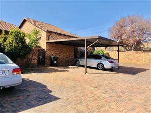 Townhouse For Sale in Strubensvallei