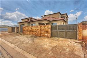 3 bedroom 2 bathroom, 6 extra back rooms with 3 ensuites