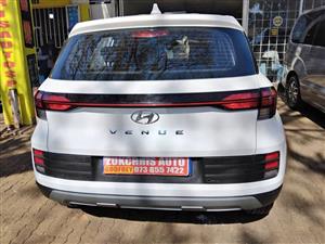 2024 HYUNDAI VENUE 1.0 MANUAL PETROL WHITE COLOUR  REVERSE CAMERA PRICE