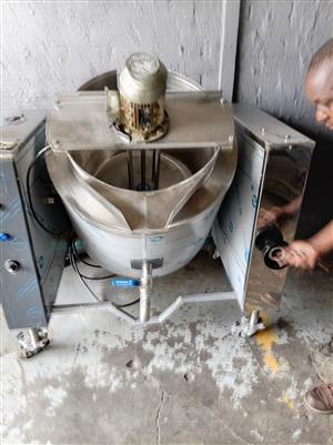 Tilting jacketed mixing tank 