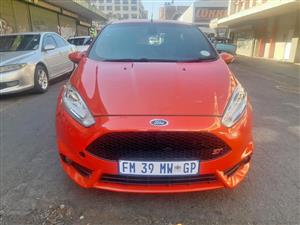 2016 FORD FIESTA 1.6 ST ECOBOOST  EXCELLENT CONDITION CONTACT LEON ON 
