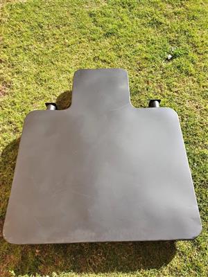 Staal skiet tafel met 2 opvoubare stoele vir gemaklike hantering EN VERVOER VAN TAFEL.