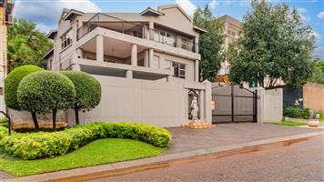 Spacious Family home in Secure Boomed-Off Area - Faerie Glen