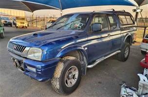 Mitsubishi colt 2.8 4m40 club cap 4x2  stripping for parts my number WhatsApp or cell 