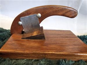 Biltong cutter with green material