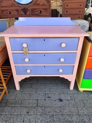 Pink/Purple Chest of drawers