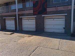 Charming 2-Bedroom Flat in Vereeniging Central.