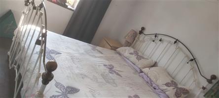 Antique queen size bed