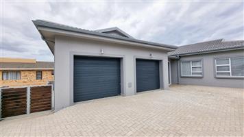 House For Sale in Hartenbos Heuwels