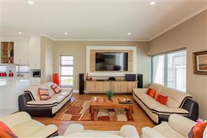 Low-Maintenance Living on a Stunning Corner Stand