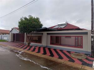 House For Sale in Protea Glen