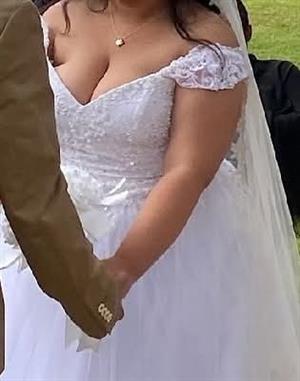 Pre owned wedding dress