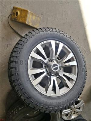 18inch Isuzu D-MAX original mag with new 255/60/18 General Grabber A/T3 to use for spare 