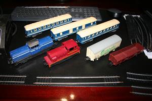 LIMA SAR BLUE TRAIN SET + CARRIAGES & TRACKS