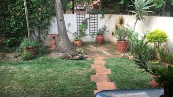 CHARMING Town house FOR RENT. Located in a quiet neighborhood