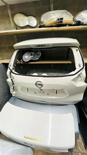Nissan X-Trail tailgate