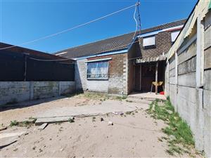 Spacious 3-Bedroom Maisonette with Flatlet