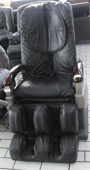 BLACK LEATHER MASSAGE CHAIR WITH REMOTE S065037A