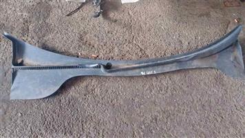 VW Golf 5 wiper cowling