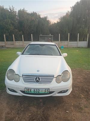 2004 model Mercedes C230 271