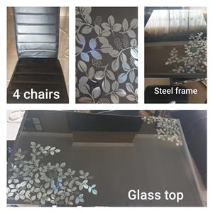 Glass diningroom table and 4 chairs