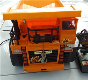 1986 New Bright Caterpillar RC Dump Truck